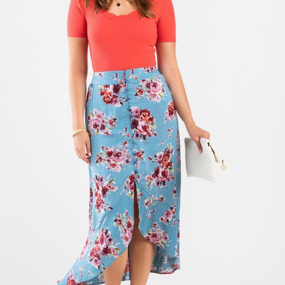 NWT-Francesca’s Floral High-Low Skirt